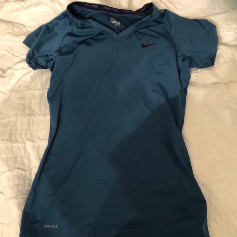 Women’s Nike Pro Workout Top!